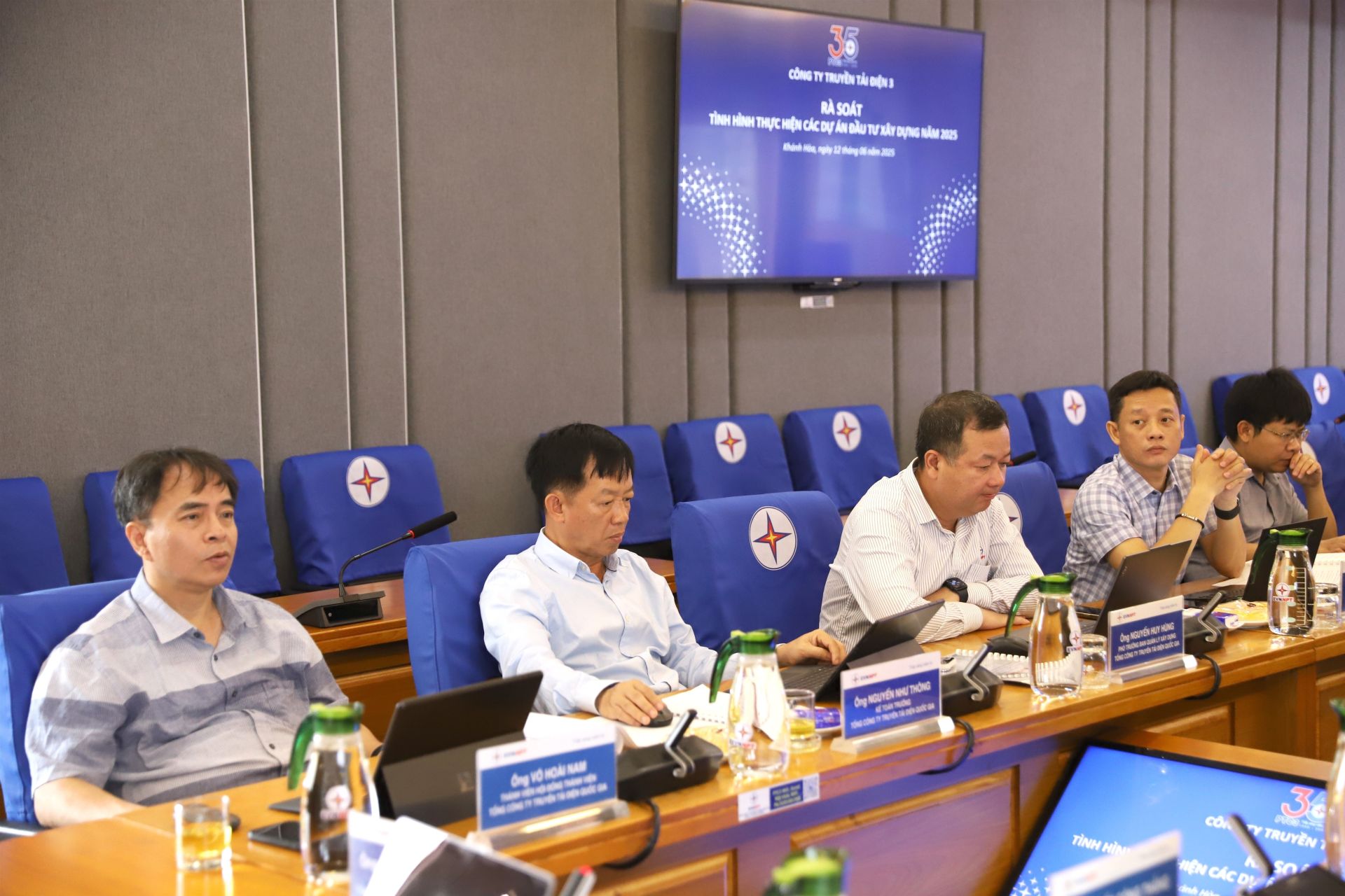 Lãnh đạo EVNNPT và đại diện các Ban chuyên môn EVNNPT tham dự buổi làm việc