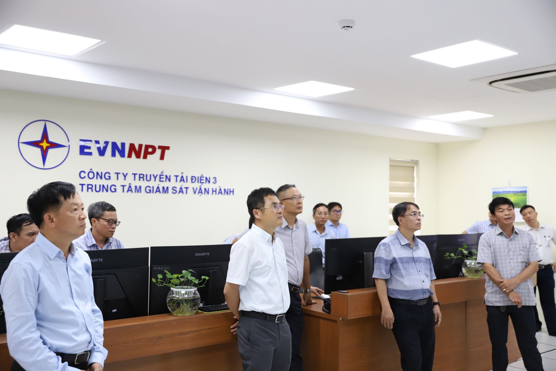 Lãnh đạo EVNNPT và đoàn công tác kiểm tra vận hành tại Trung tâm Giám sát vận hành PTC3 (B03)