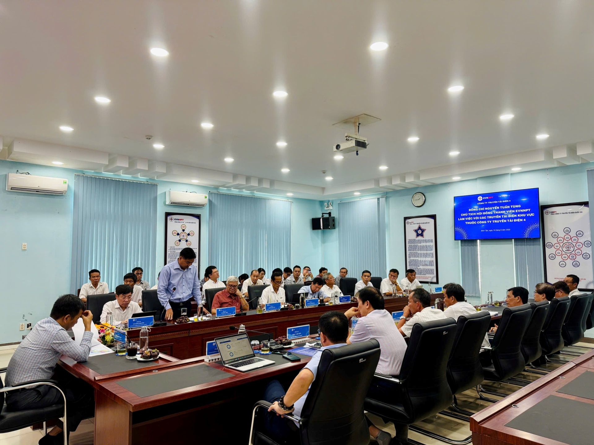 EVNNPT làm việc với Công ty Truyền tải điện 4 về định hướng tinh gọn tổ chức bộ máy và nâng cao hiệu quả quản lý vận hành