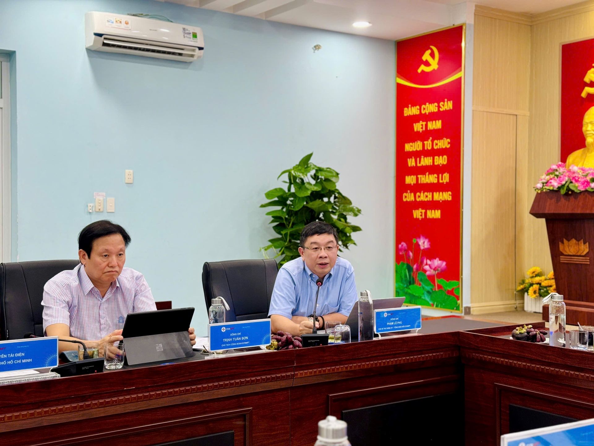 Đồng chí Phạm Lê Phú – Tổng Giám đốc EVNNPT phát biểu tại buổi làm việc