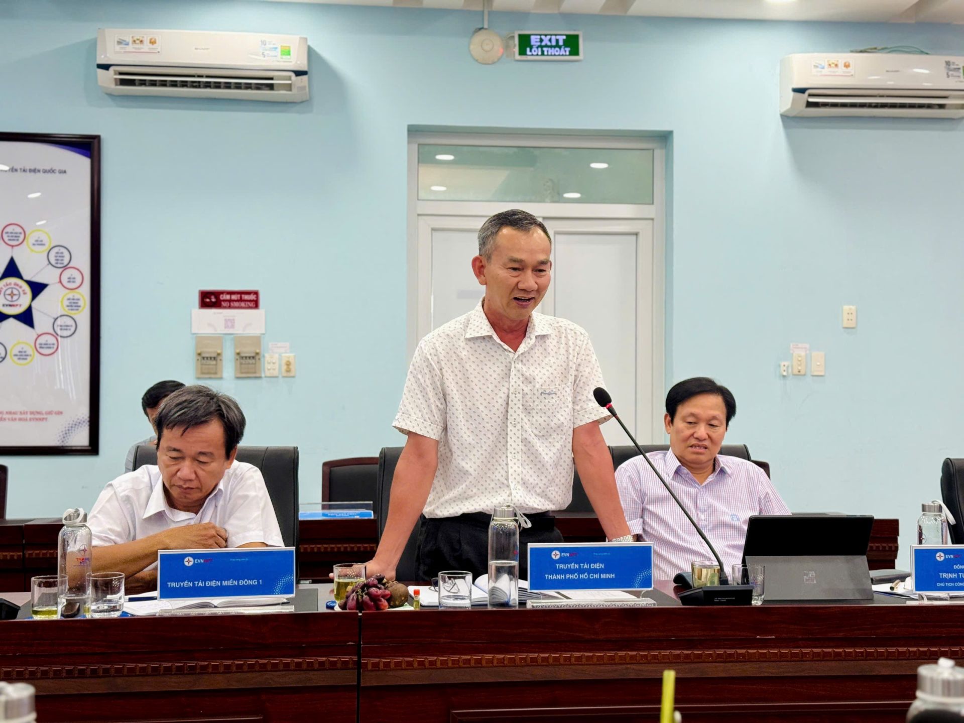 Đồng chí Trịnh Đình Chính – Bí thư Đảng bộ - Giám đốc TTĐHCM, phát biểu tại buổi làm việc