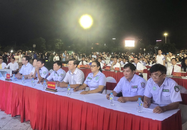 Các thành viên Ban giám khảo. Ảnh: VH