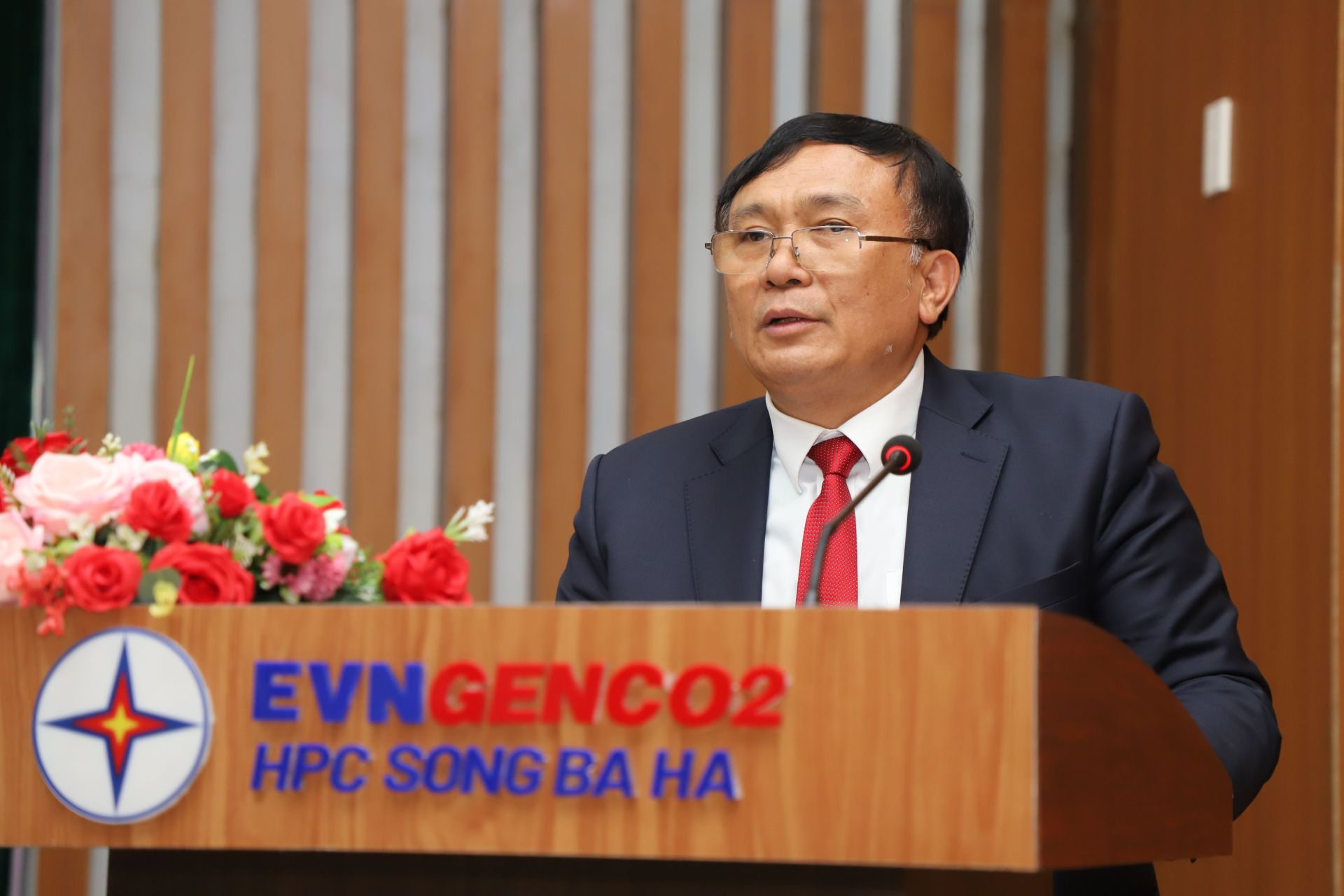 Ông Trần Phú Thái – Chủ tịch HĐQT EVNGENCO2 – Đại diện cổ đông lớn của SBH phát biểu tại Đại hội Ông Trần Phú Thái – Chủ tịch HĐQT EVNGENCO2 – Đại diện cổ đông lớn của SBH phát biểu tại Đại hội