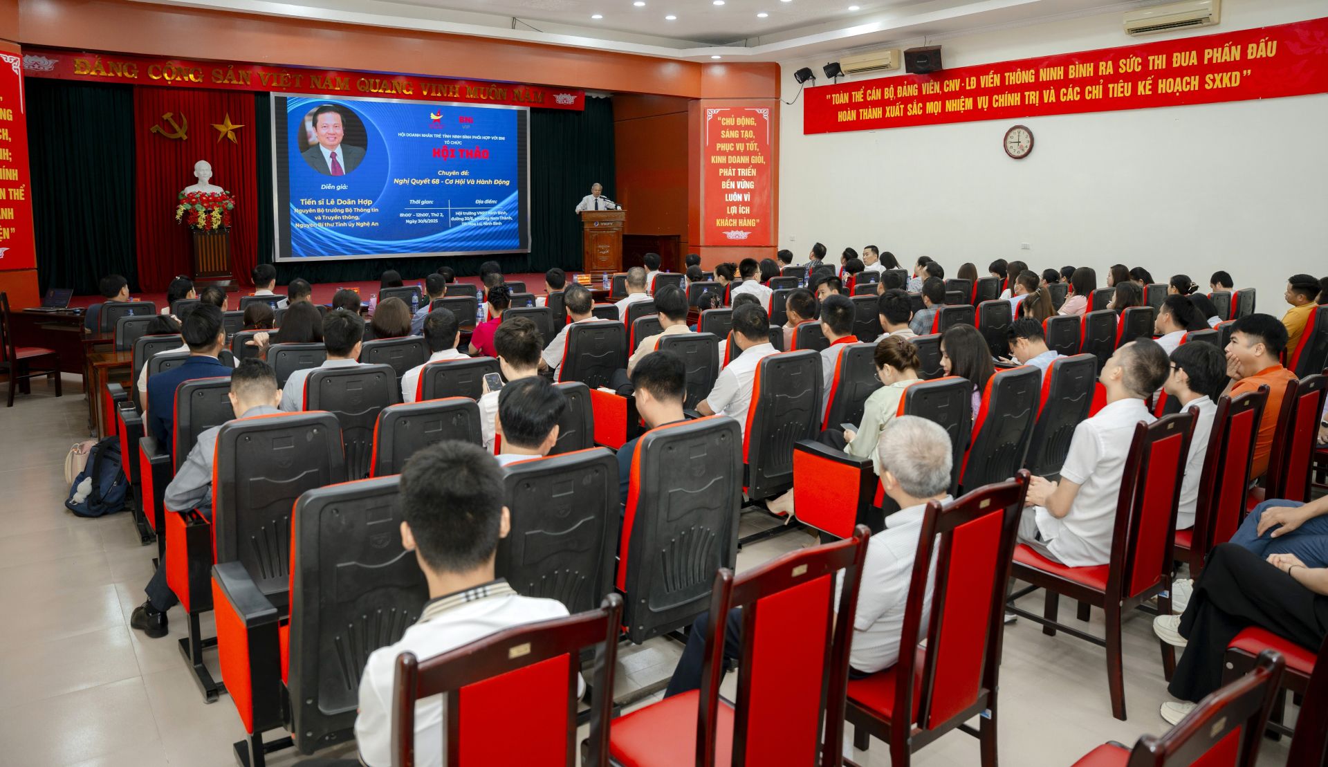 Doanh nhân trẻ Ninh Bình thảo luận hành động cụ thể từ Nghị quyết 68 của Chính phủ Doanh nhân trẻ Ninh Bình thảo luận hành động cụ thể từ Nghị quyết 68 của Chính phủ