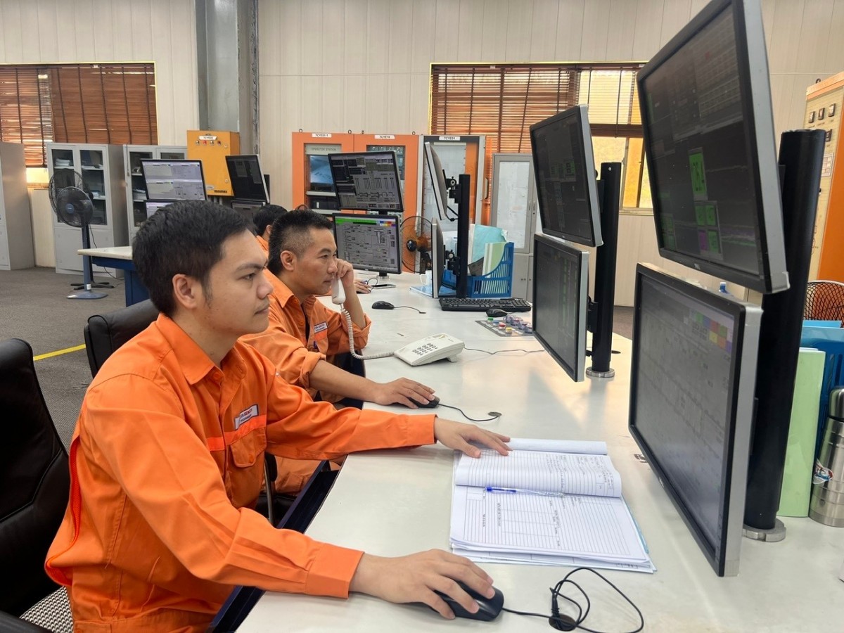 Lực lượng vận hành tập trung cao độ để đảm bảo sản xuất. Lực lượng vận hành tập trung cao độ để đảm bảo sản xuất.