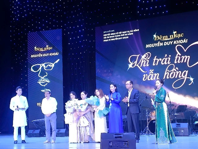 Đà Nẵng: Đêm nhạc trữ tình “Khi trái tim vẫn hồng” tràn đầy cảm xúc