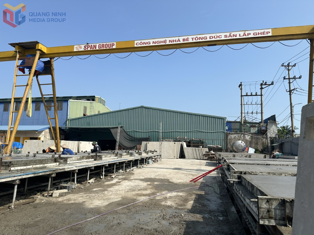 Sản xuất bê tông ở Công ty CP Thiết kế và Phát triển Công nghệ Xây dựng Span tại CCN Hà Khánh. Sản xuất bê tông ở Công ty CP Thiết kế và Phát triển Công nghệ Xây dựng Span tại CCN Hà Khánh.