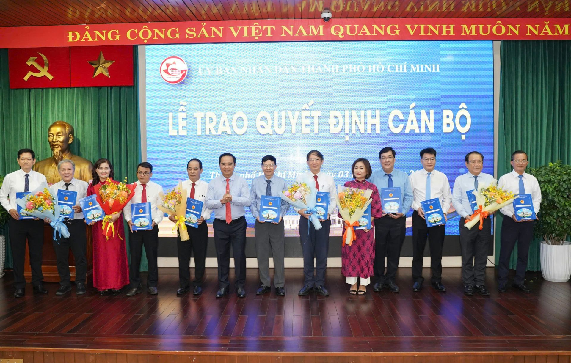 Chủ tịch UBND TP. Hồ Chí Minh Nguyễn Văn Được chúc mừng lãnh đạo 10 cơ quan báo, đài trực thuộc