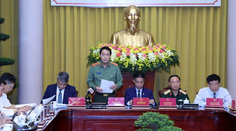 Thượng tướng Lê Quốc Hùng - Thứ trưởng Bộ Công an - thông tin tại họp báo - Ảnh: VGP/Đức Tuân