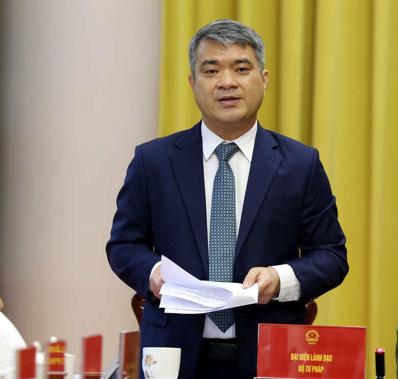 Thứ trưởng Bộ Tư pháp Nguyễn Thanh Tú thông tin tại họp báo - Ảnh: VGP/Đức Tuân