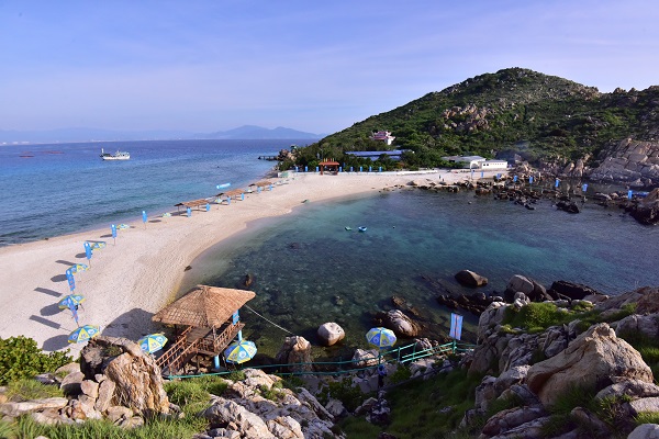 Đảo Yến Hòn Nội, tỉnh Khánh Hòa, nơi có đền thờ Đảo chủ Thánh Mẫu Lê Thị Huyền Trâm