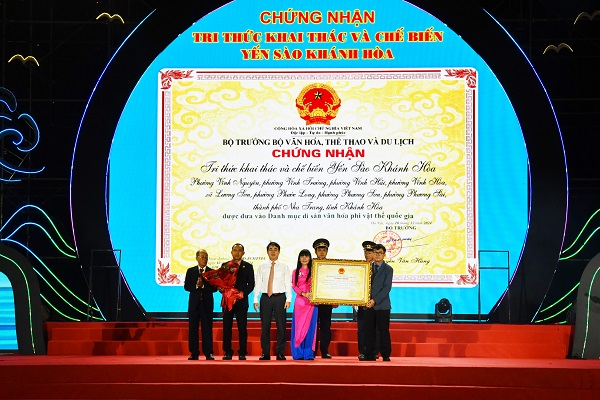 Tri thức khai thác và chế biến Yến sào Khánh Hòa được vinh danh là Di sản văn hóa phi vật thể Quốc Gia