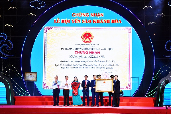 Lễ hội Yến sào Khánh Hòa được vinh danh là Di sản văn hóa phi vật thể Quốc Gia