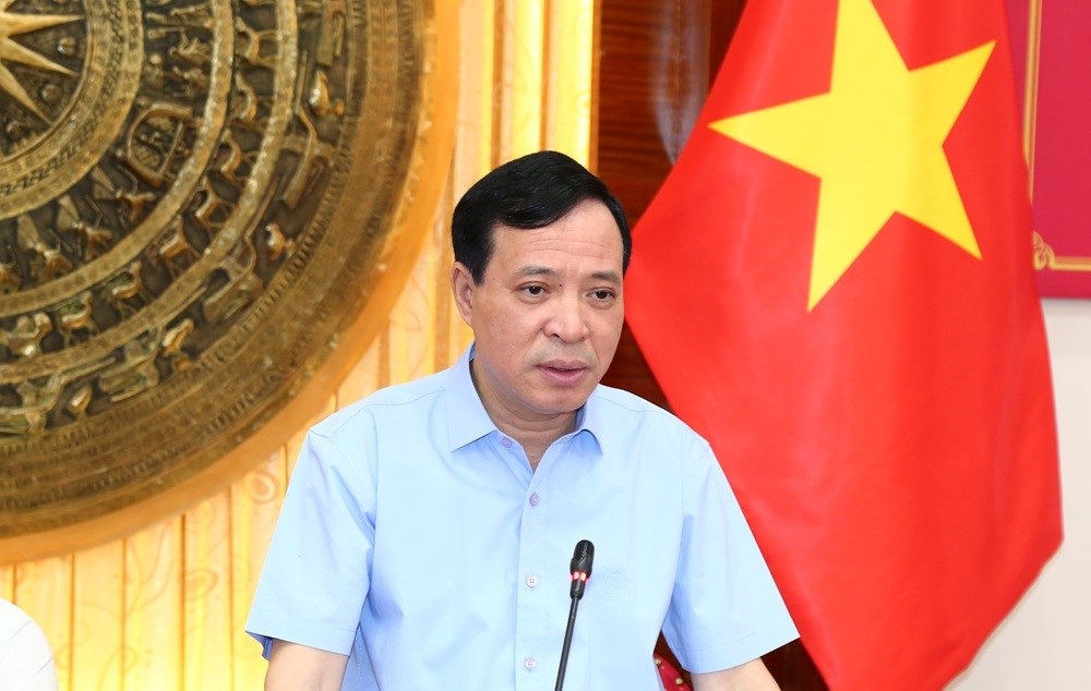 Lại Thế Nguyên, Phó Bí thư Thường trực Tỉnh ủy, Chủ tịch HĐND tỉnh, Trưởng Đoàn ĐBQH tỉnh phát biểu tại hội nghị. Lại Thế Nguyên, Phó Bí thư Thường trực Tỉnh ủy, Chủ tịch HĐND tỉnh, Trưởng Đoàn ĐBQH tỉnh phát biểu tại hội nghị.