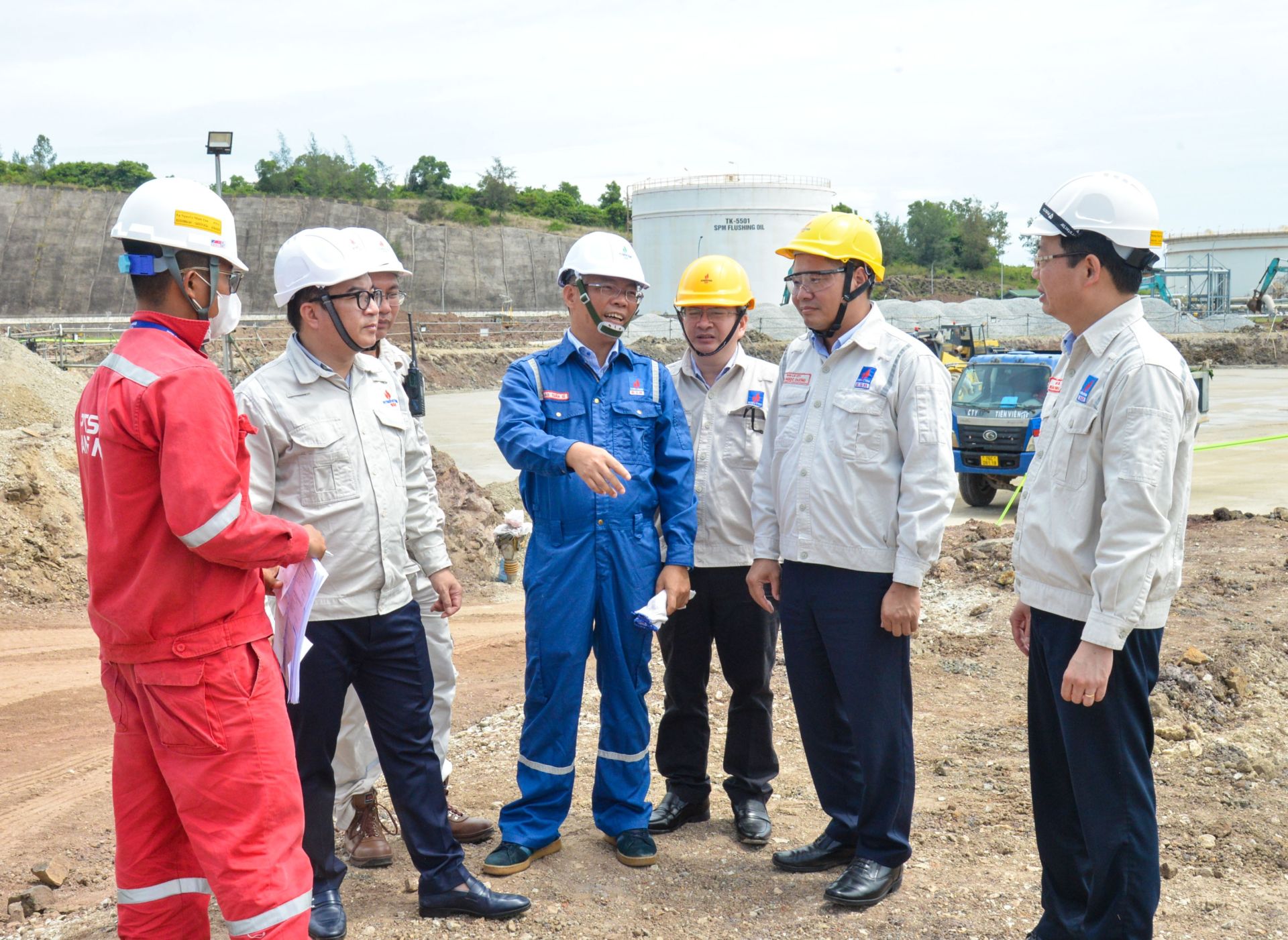 Ban lãnh đạo BSR kiểm tra tiến độ thi công Dự án xây dựng bể chứa dầu thô tại Nhà máy Lọc dầu Dung Quất