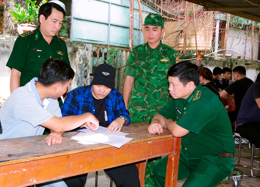 Quá trình tổ chức tiếp nhận, xác minh nhân thân lai lịch 38 công dân do phía Campuchia bàn giao được các đơn vị tổ chức chặt chẽ, đúng pháp luật quy định