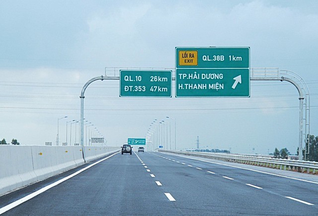 Thay biển chỉ dẫn địa giới hành chính giữa các tỉnh thành trước 15/7.