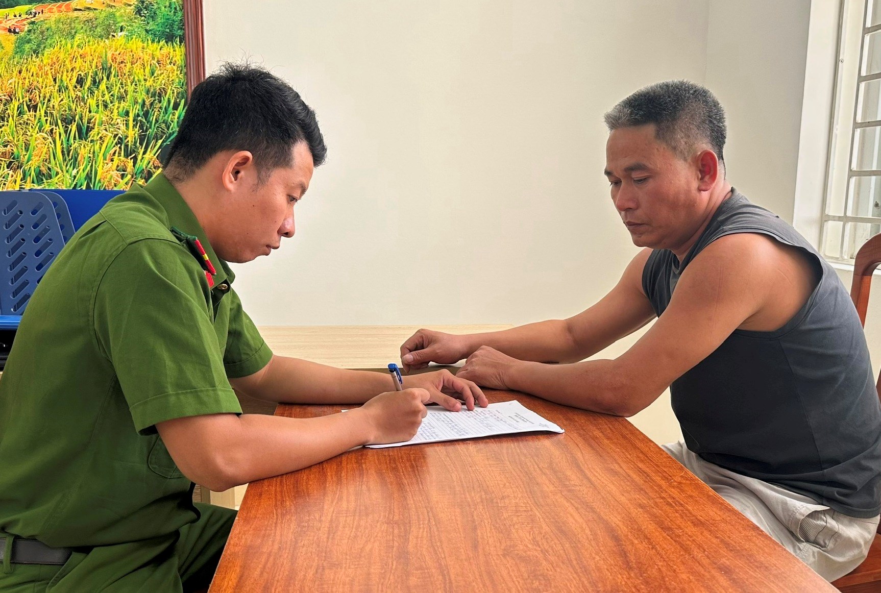 Lại Hữu Kiên tại cơ quan Công an