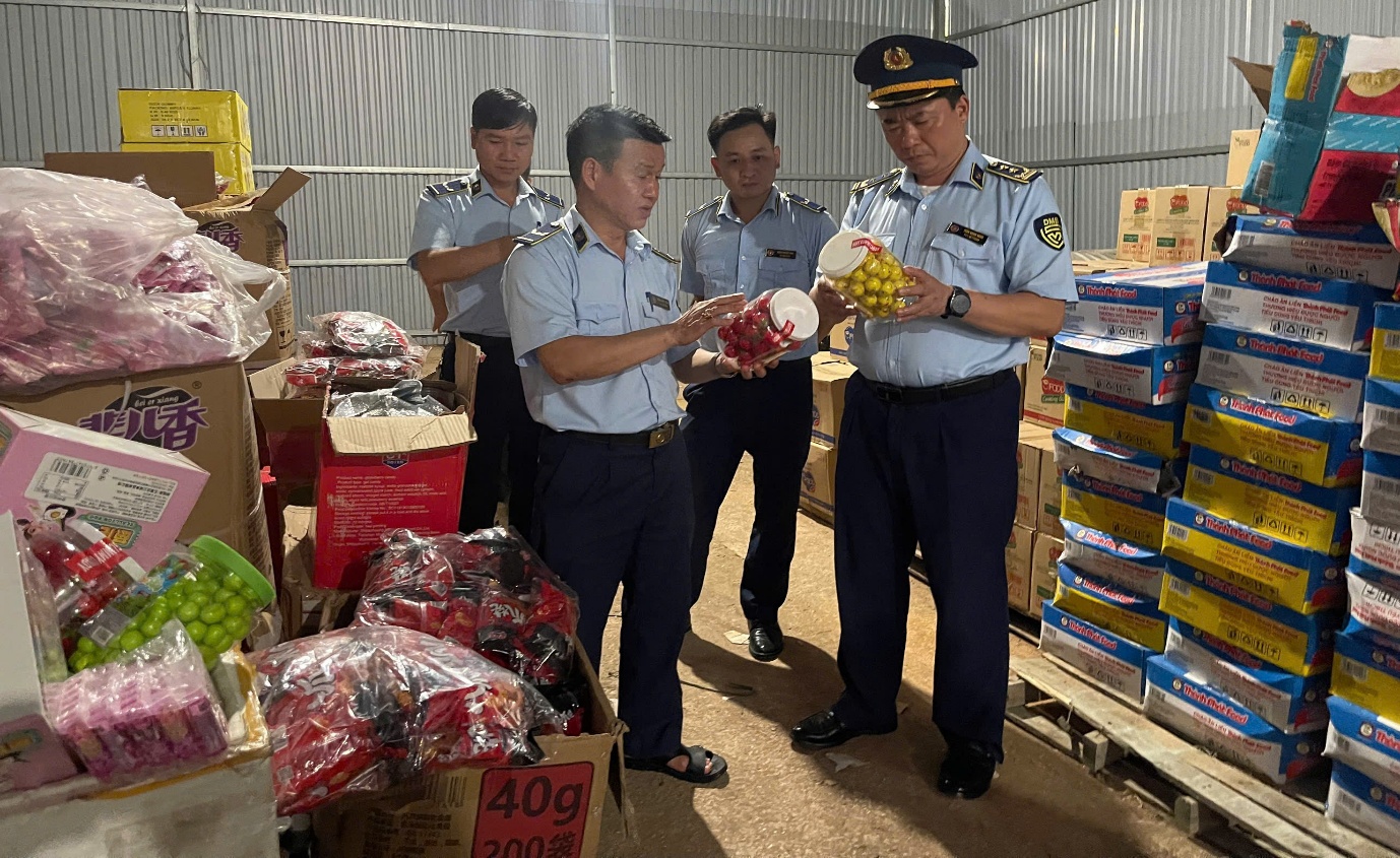 Kiểm tra hàng hóa vi phạm