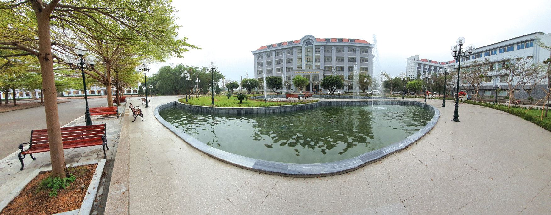 Trường Đại học Công nghiệp Việt - Hung (tên tiếng Anh: Viet - Hung Industrial University, viết tắt VIU) là trường công lập trực thuộc Bộ Công Thương, chịu sự quản lý của Bộ Giáo dục và Đào tạo Trường Đại học Công nghiệp Việt - Hung (tên tiếng Anh: Viet - Hung Industrial University, viết tắt VIU) là trường công lập trực thuộc Bộ Công Thương, chịu sự quản lý của Bộ Giáo dục và Đào tạo