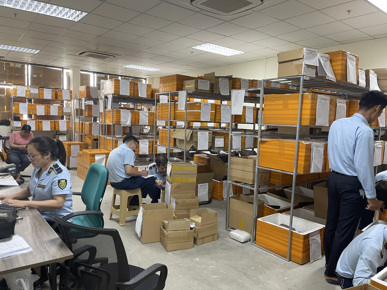 Hà Nội: Xử lý hơn 2.000 vụ buôn lậu, hàng giả, thu ngân sách trên 88 tỷ đồng trong 6 tháng đầu năm 2025