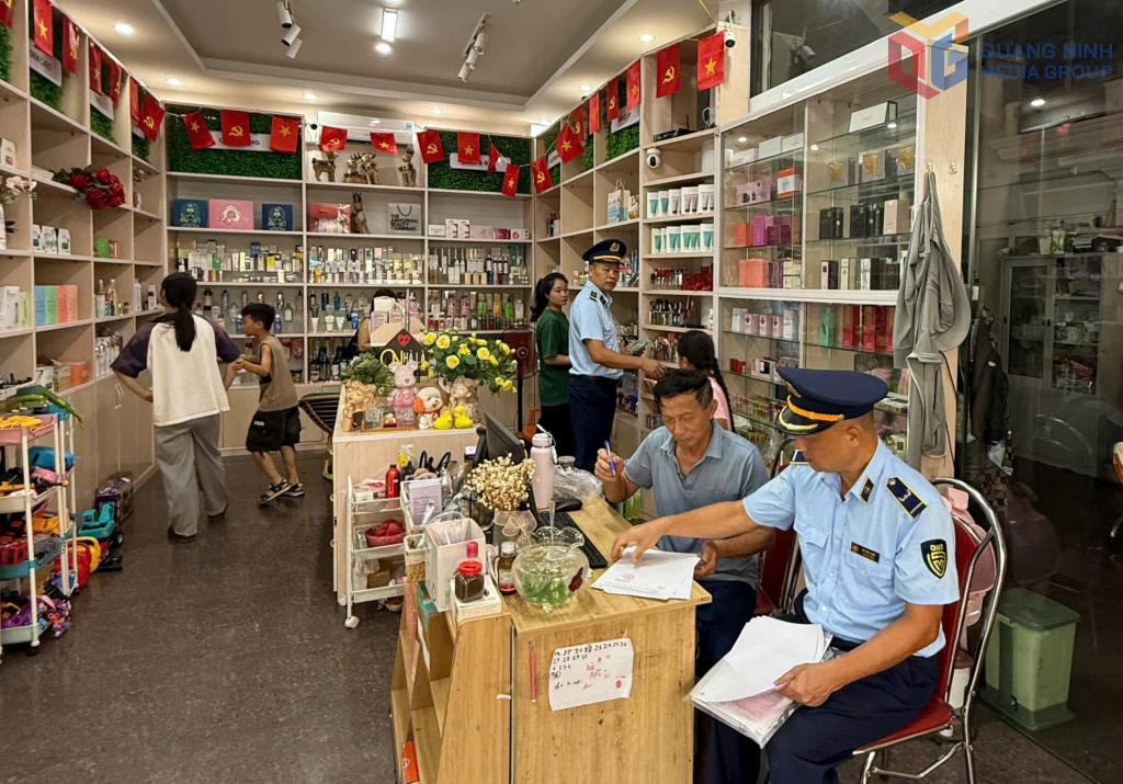 vụ việc buôn bán thực phẩm không rõ nguồn gốc xuất xứ bị xử phạt trên địa bàn xã Bình Liêu.