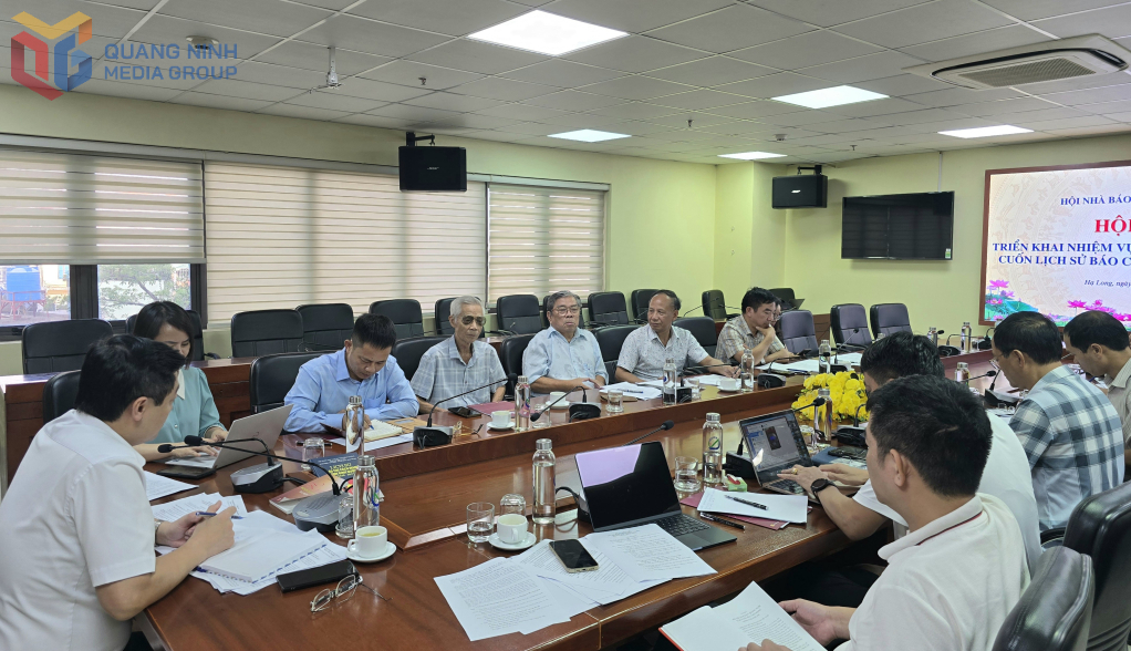 Các nhà báo lão thành đóng góp ý kiến về đề cương cuốn Lịch sử Báo chí Quảng Ninh. Các nhà báo lão thành đóng góp ý kiến về đề cương cuốn Lịch sử Báo chí Quảng Ninh.