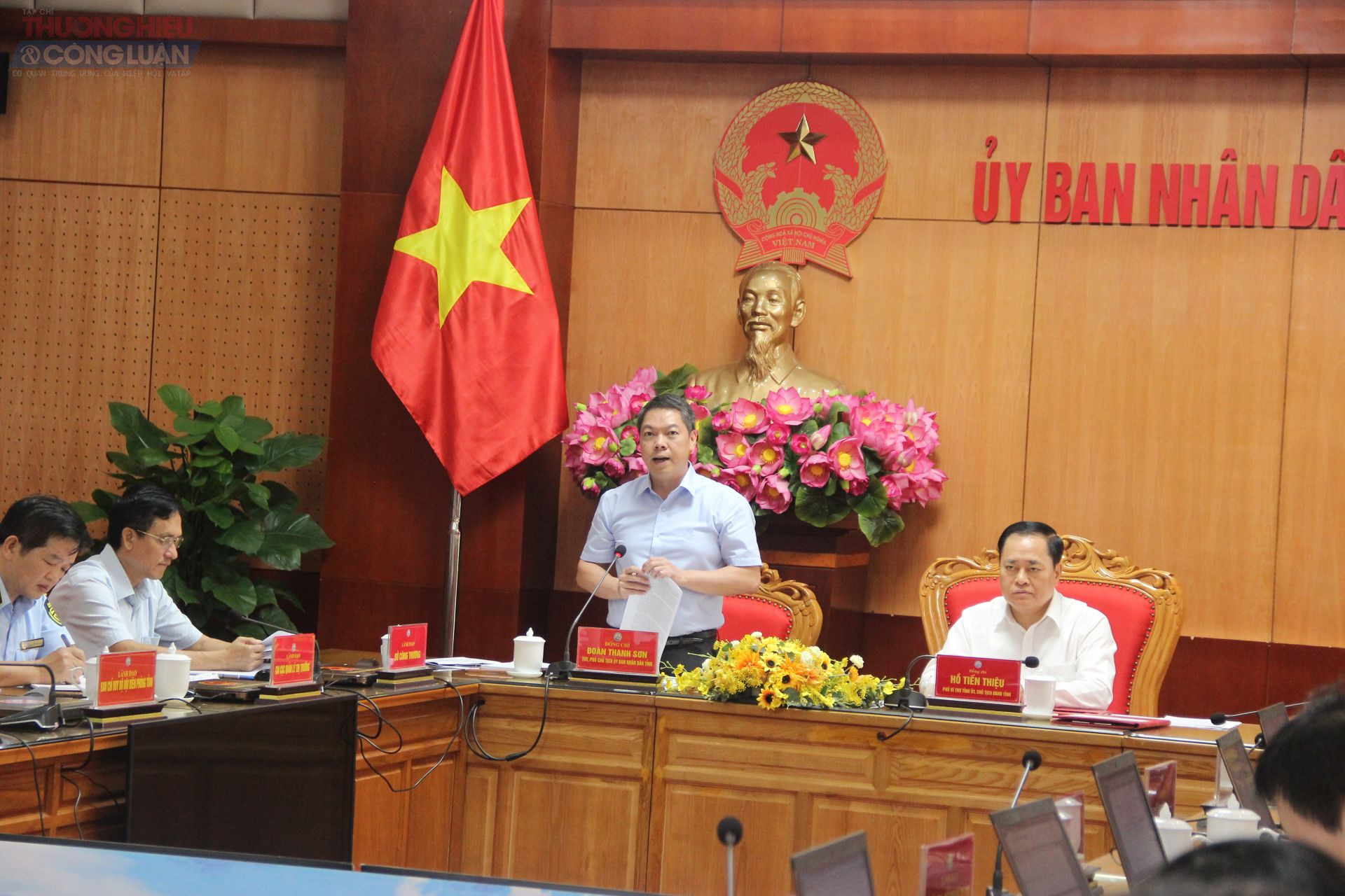 Phó Chủ tịch UBND tỉnh Lạng Sơn Đoàn Thanh Sơn, Trưởng Ban Chỉ đạo 389 Lạng Sơn phát biểu tại hội nghị