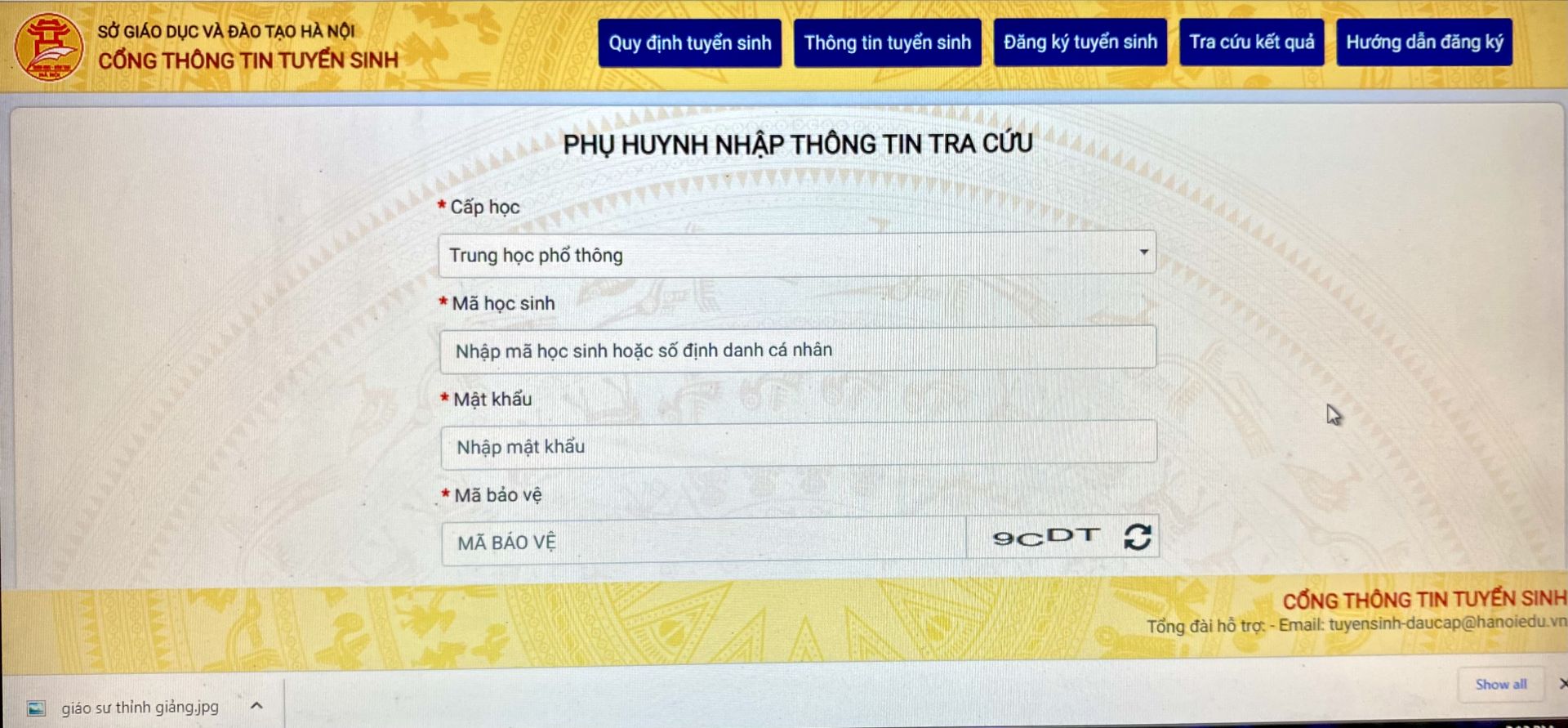 Thi sinh đăng nhập vào cổng thông tin điện tử của Sở Giáo dục và Đào tạo Hà Nội Thi sinh đăng nhập vào cổng thông tin điện tử của Sở Giáo dục và Đào tạo Hà Nội