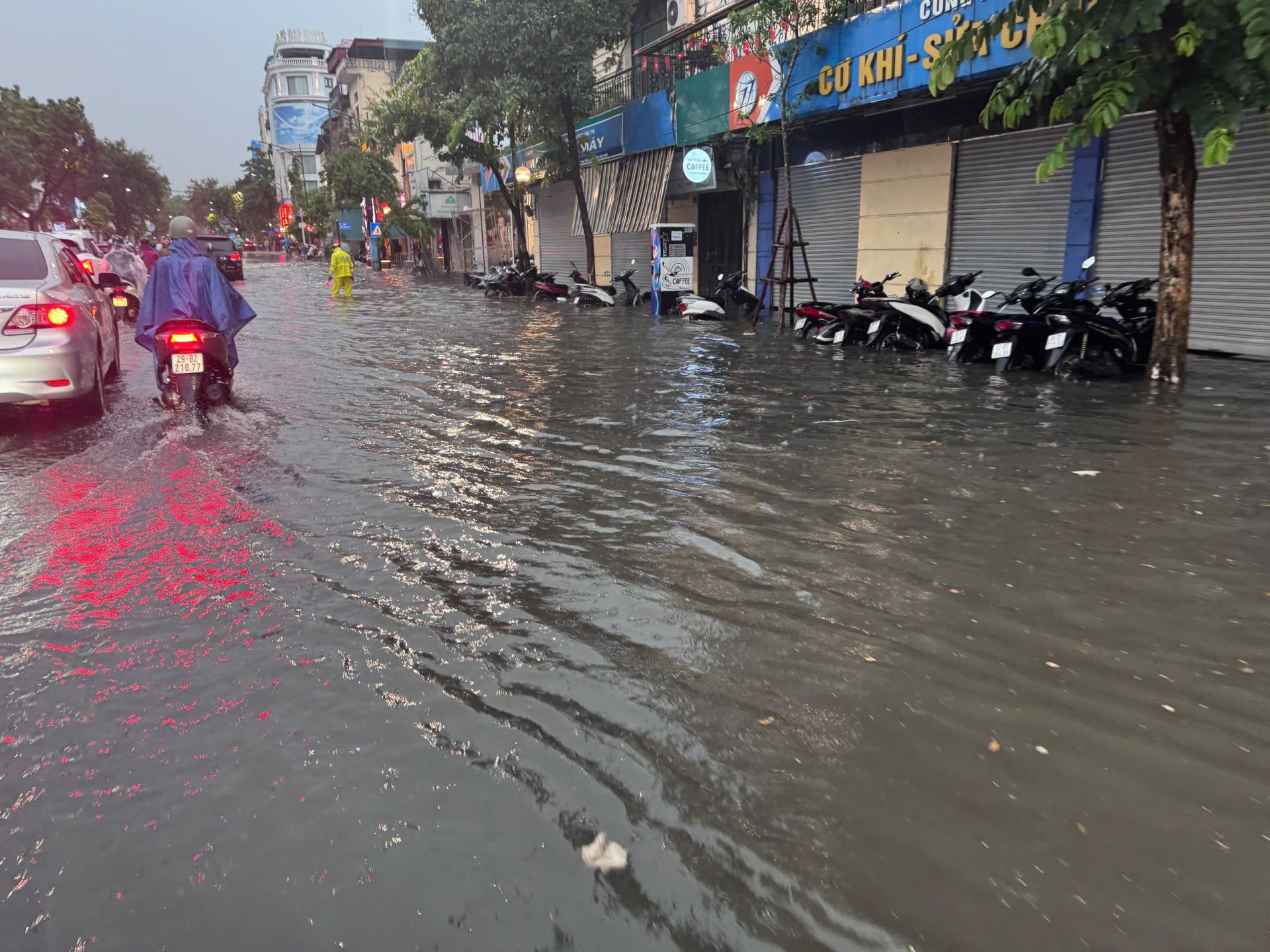 Hà Nội và cả nước mưa dông