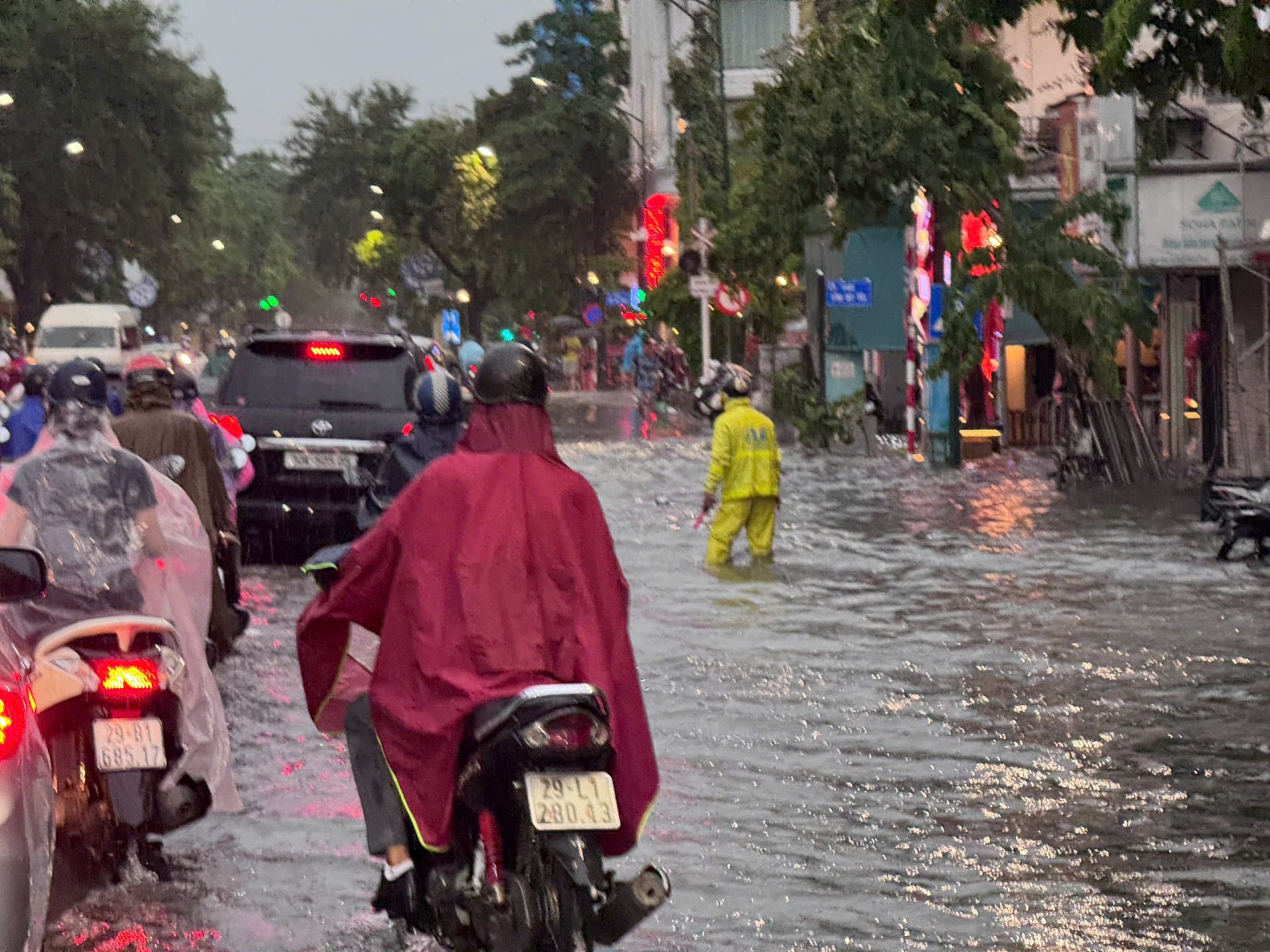 Thời tiết ngày 11/7/2025: Hà Nội và nhiều địa phương có mưa rất to