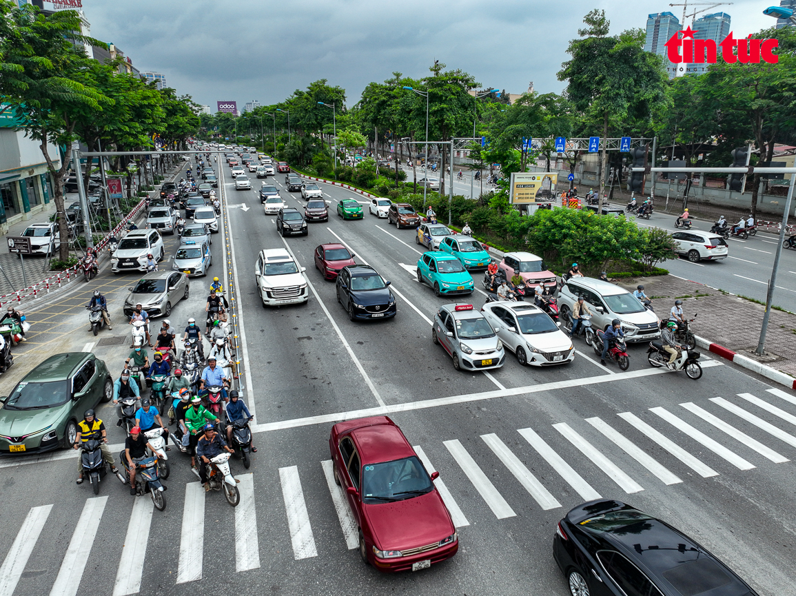 Sở Xây dựng Hà Nội thông báo điều chỉnh tổ chức giao thông phân làn cho các phương tiện trên đường Võ Chí Công. Ảnh: Báo Tin tức và Dân tộc Sở Xây dựng Hà Nội thông báo điều chỉnh tổ chức giao thông phân làn cho các phương tiện trên đường Võ Chí Công. Ảnh: Báo Tin tức và Dân tộc