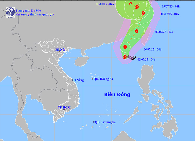 Tâm bão số 2 trên Biển Đông: Gió giật cấp 10, biển động dữ dội