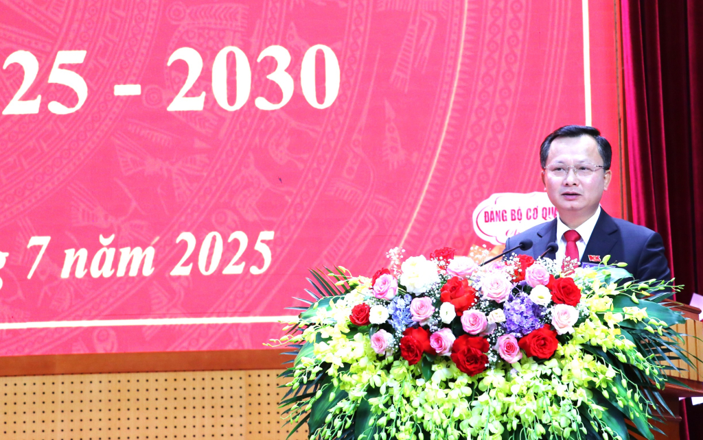 Ông Cao Tường Huy, Ủy viên Ban Thường vụ Tỉnh ủy, Bí thư Đảng ủy, Chủ tịch HĐND Đặc khu Vân Đồn phát biểu chỉ đạo. Ông Cao Tường Huy, Ủy viên Ban Thường vụ Tỉnh ủy, Bí thư Đảng ủy, Chủ tịch HĐND Đặc khu Vân Đồn phát biểu chỉ đạo.