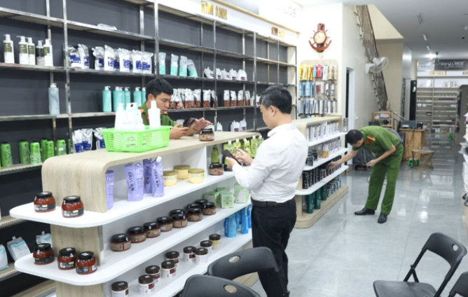 Quảng Trị: Phát hiện, thu giữ khoảng 2,5 tấn mỹ phẩm không rõ nguồn gốc xuất xứ