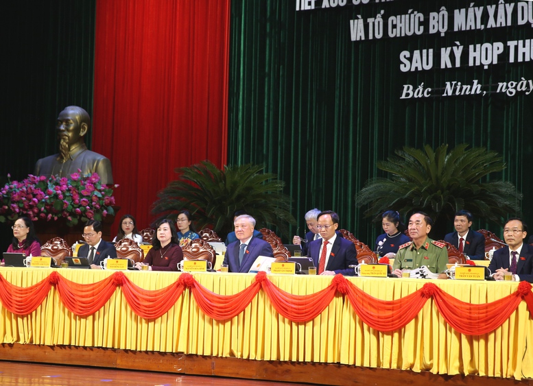 Phó Thủ tướng Thường trực Chính phủ Nguyễn Hòa Bình cùng Đoàn đại biểu Quốc hội tỉnh Bắc Ninh đã tham gia Hội nghị tiếp xúc cử tri của tỉnh Bắc Ninh- ẢNh: VGP/Nguyễn Hoàng Phó Thủ tướng Thường trực Chính phủ Nguyễn Hòa Bình cùng Đoàn đại biểu Quốc hội tỉnh Bắc Ninh đã tham gia Hội nghị tiếp xúc cử tri của tỉnh Bắc Ninh- ẢNh: VGP/Nguyễn Hoàng