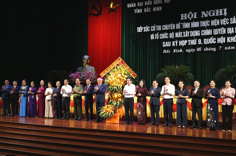 Các đại biểu trong Đoàn Đại biểu Quốc hội khoá XV tỉnh Bắc Ninh ra mắt - Ảnh: VGP/Nguyễn Hoàng Các đại biểu trong Đoàn Đại biểu Quốc hội khoá XV tỉnh Bắc Ninh ra mắt - Ảnh: VGP/Nguyễn Hoàng