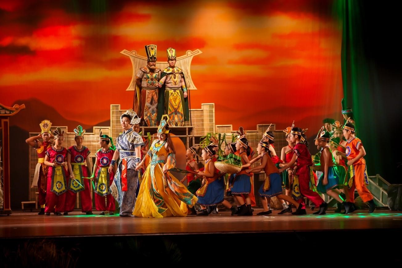 Các em học sinh nhập vai như những nghệ sĩ chuyên nghiệp