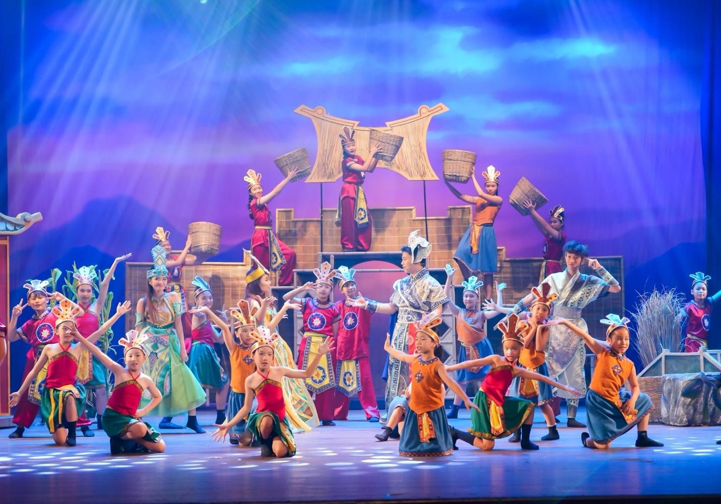 Vở diễn tái hiện truyền thuyết Chiếc Nỏ Thần qua lăng kính độc đáo, kết hợp truyền thống và hiện đại