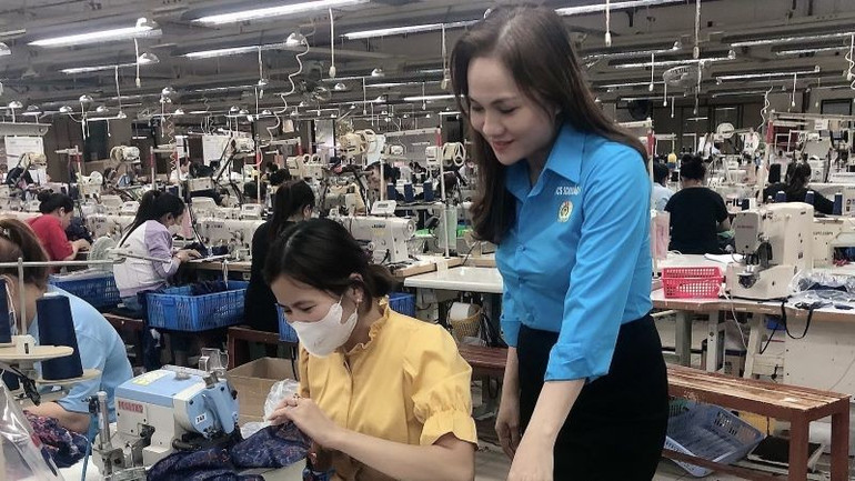 Cán bộ công đoàn sâu sát, lắng nghe tâm tư nguyện vọng của người lao động. Ảnh minh họạ