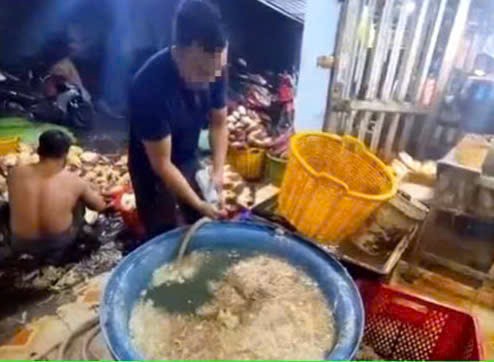 Phát hiện 3 cơ sở sử dụng hàn the để tẩy trắng hàng trăm kg hoa chuối