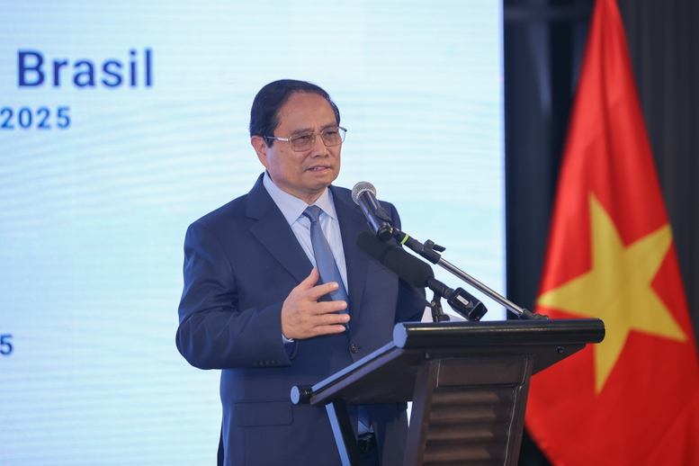 Thủ tướng mong muốn và kêu gọi các doanh nghiệp góp phần cụ thể hóa nền tảng chính trị - ngoại giao rất tốt đẹp giữa hai nước thành các biện pháp kinh tế, kết nối doanh nghiệp, kết nối hai nền kinh tế - Ảnh: VGP/Nhật Bắc Thủ tướng mong muốn và kêu gọi các doanh nghiệp góp phần cụ thể hóa nền tảng chính trị - ngoại giao rất tốt đẹp giữa hai nước thành các biện pháp kinh tế, kết nối doanh nghiệp, kết nối hai nền kinh tế - Ảnh: VGP/Nhật Bắc