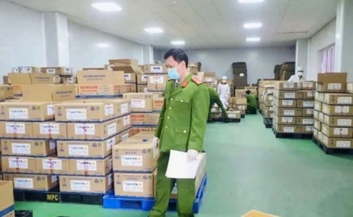 Tháng 4, lực lượng chức năng triệt phá đường dây sản xuất sữa giả tại Công ty Rance Pharma và Công ty Hacofood. Đường dây này đã sản xuất 573 nhãn hiệu sữa bột các loại, tiêu thụ trên địa bàn Hà Nội và các tỉnh lân cận Tháng 4, lực lượng chức năng triệt phá đường dây sản xuất sữa giả tại Công ty Rance Pharma và Công ty Hacofood. Đường dây này đã sản xuất 573 nhãn hiệu sữa bột các loại, tiêu thụ trên địa bàn Hà Nội và các tỉnh lân cận