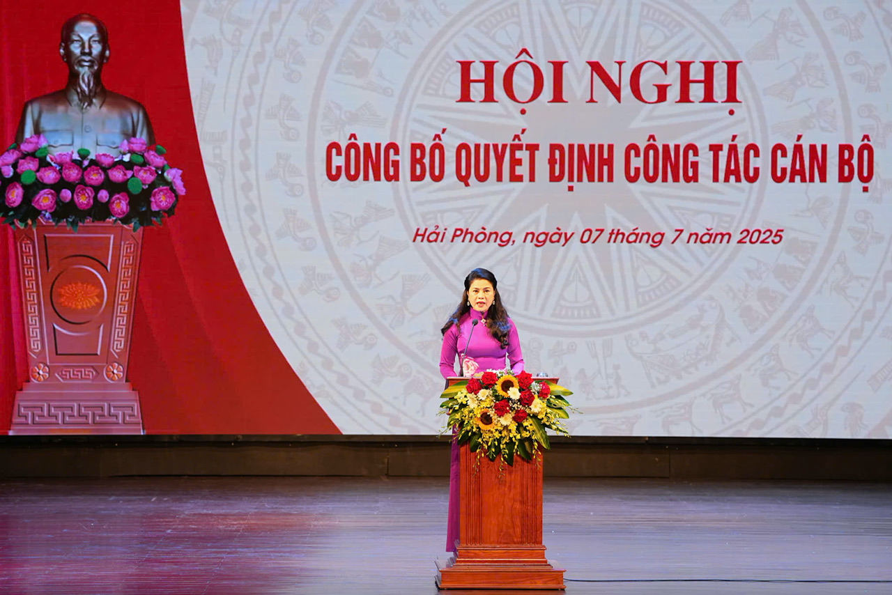 Đồng chí Trần Thị Hoàng Mai, Giám đốc Sở Văn hóa Thể thao và Du lịch phát biểu chỉ đạo.