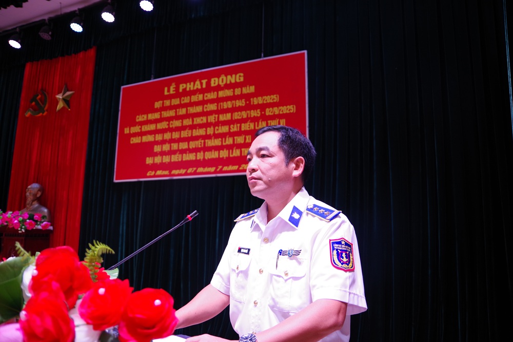 Thượng tá Trịnh Minh Hiển – BTĐU, Chính uỷ, Chủ tịch Hội đồng thi đua – khen thưởng Hải đoàn phát động đợt thi đua cao điểm “Phất cao cờ hồng Tháng Tám – Thi đua giành 3 nhất”.