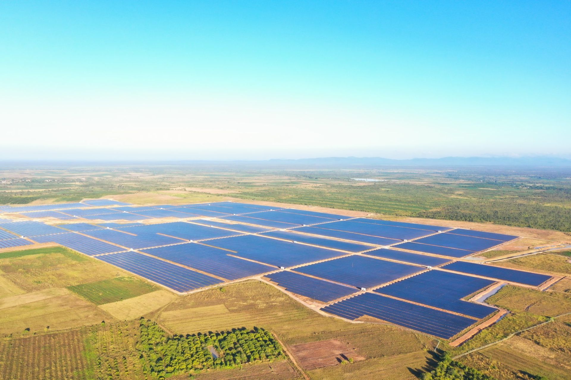 cụm nhà máy điện mặt trời Xuân Thiện Ninh Thuận được Xuân Thiện hoàn thiện đầu tư với công suất 256MWp, đưa vào vận hành tháng 4/2020. cụm nhà máy điện mặt trời Xuân Thiện Ninh Thuận được Xuân Thiện hoàn thiện đầu tư với công suất 256MWp, đưa vào vận hành tháng 4/2020.