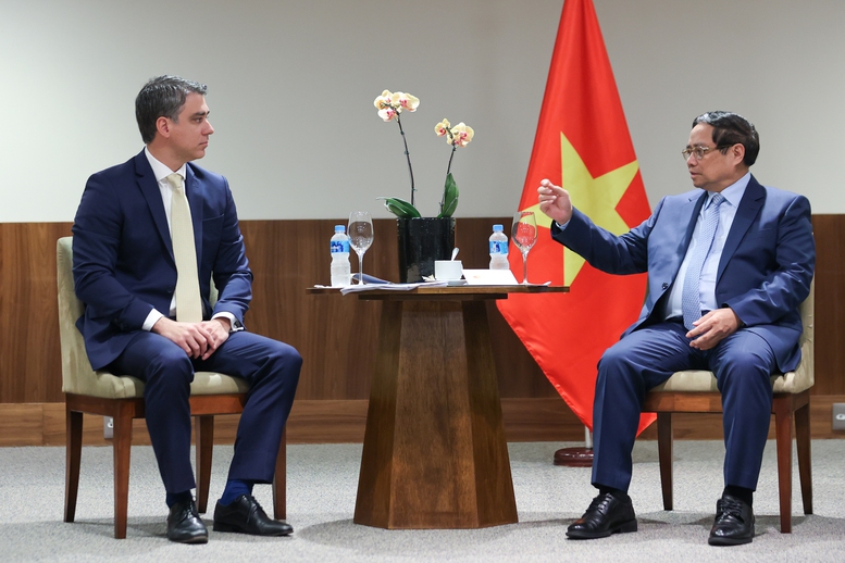 Thủ tướng mong muốn FS mở rộng hợp tác đầu tư-kinh doanh-thương mại tại Việt Nam cũng như tăng cường hợp tác với các doanh nghiệp Việt Nam - Ảnh: VGP/Nhật Bắc Thủ tướng mong muốn FS mở rộng hợp tác đầu tư-kinh doanh-thương mại tại Việt Nam cũng như tăng cường hợp tác với các doanh nghiệp Việt Nam - Ảnh: VGP/Nhật Bắc