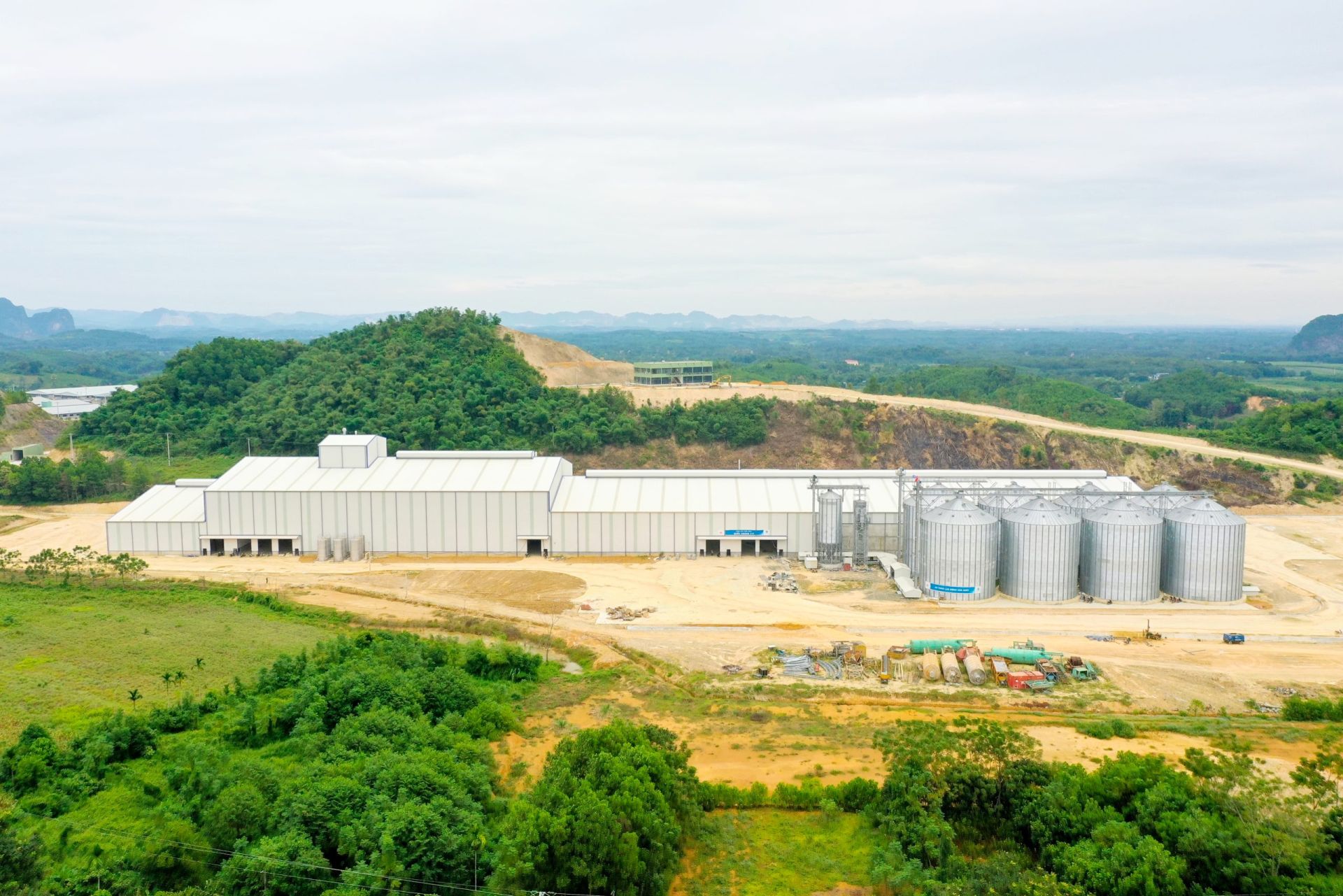 Nhà máy sản xuất thức ăn chăn nuôi Tập đoàn Xuân Thiện tại tỉnh Thanh Hóa Nhà máy sản xuất thức ăn chăn nuôi Tập đoàn Xuân Thiện tại tỉnh Thanh Hóa