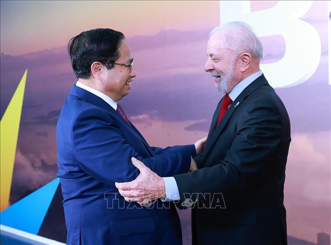 Tổng thống Cộng hòa Liên bang Brazil Lula da Silva đón Thủ tướng Phạm Minh Chính.