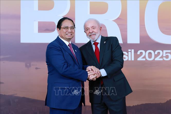 Tổng thống Cộng hòa Liên bang Brazil Lula da Silva đón Thủ tướng Phạm Minh Chính.